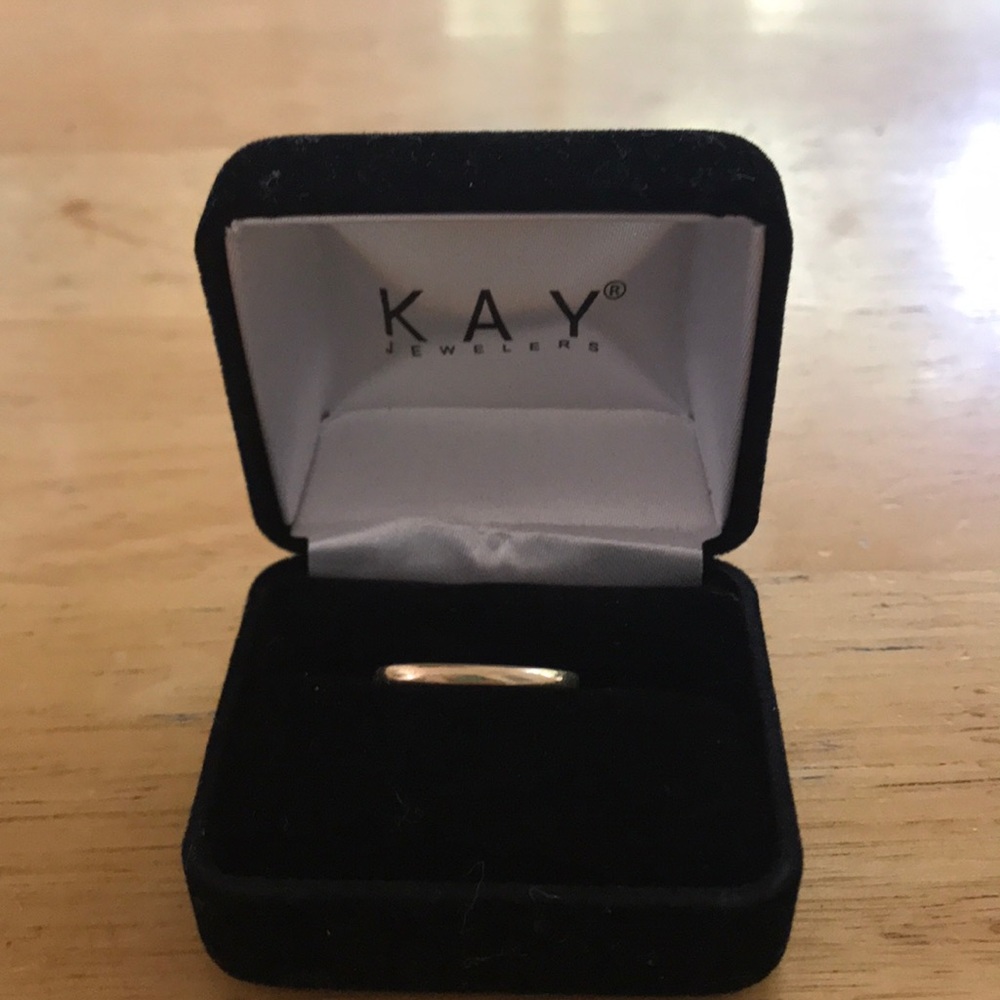 Kay Jewelers 10 K gold band.  Size 8.
